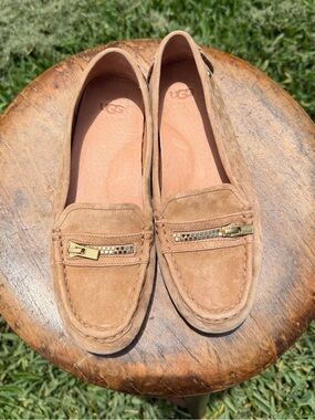 UGG Women’s Davina Chestnut Suede Zipper Accent Loafers Size 7